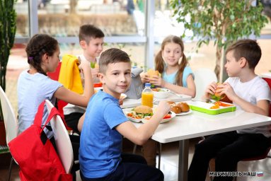 Питание в школах ДНР для начальных классов теперь бесплатное